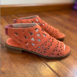 BRAND NEW NEVER WORN Diba Dreamer Sandal Size 7.5M